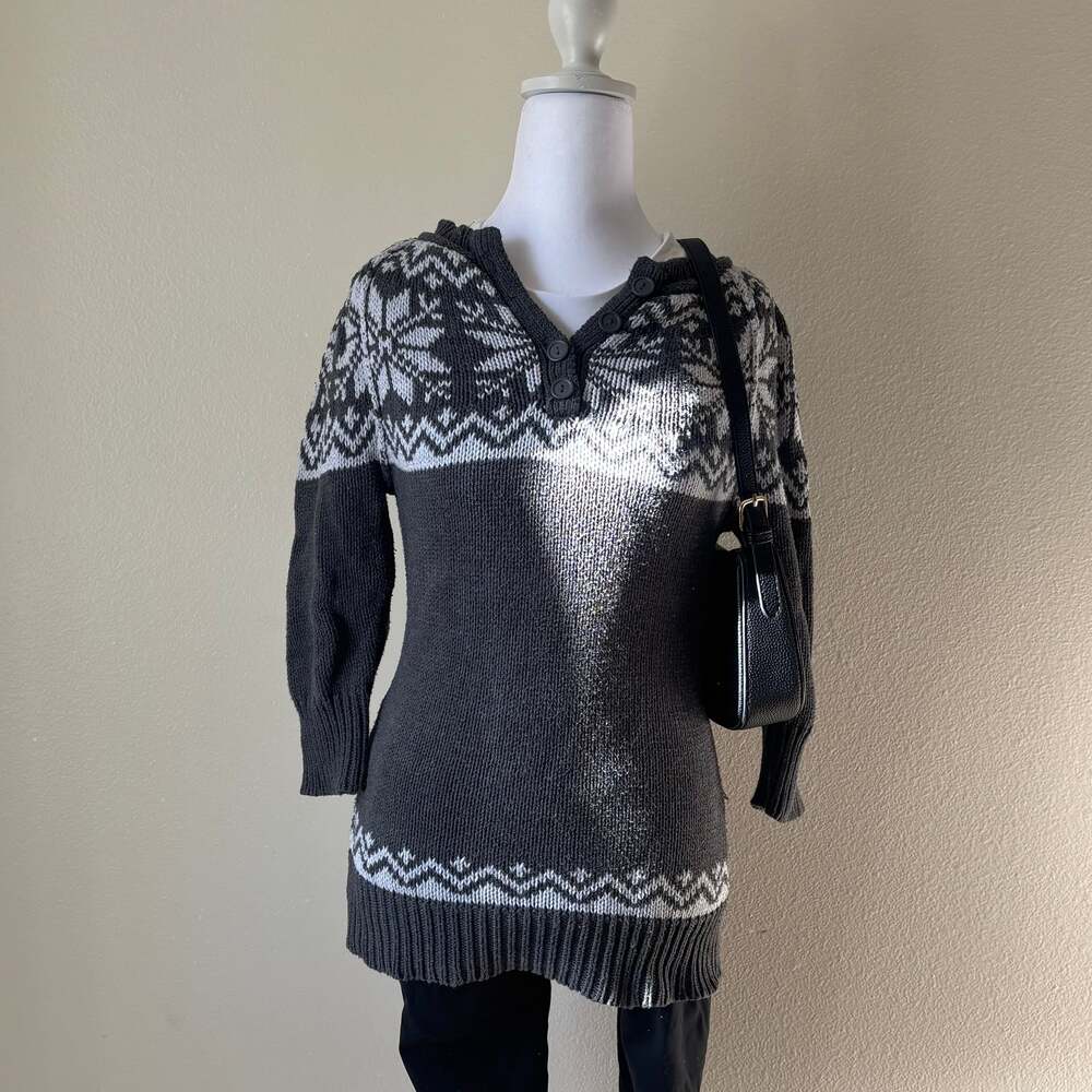 Charlotte Russe Grey and white cozy sweater. Size S/M